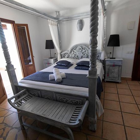 Buenavista Suites Hotel Boutique Санта Еулалия дел Рио Екстериор снимка