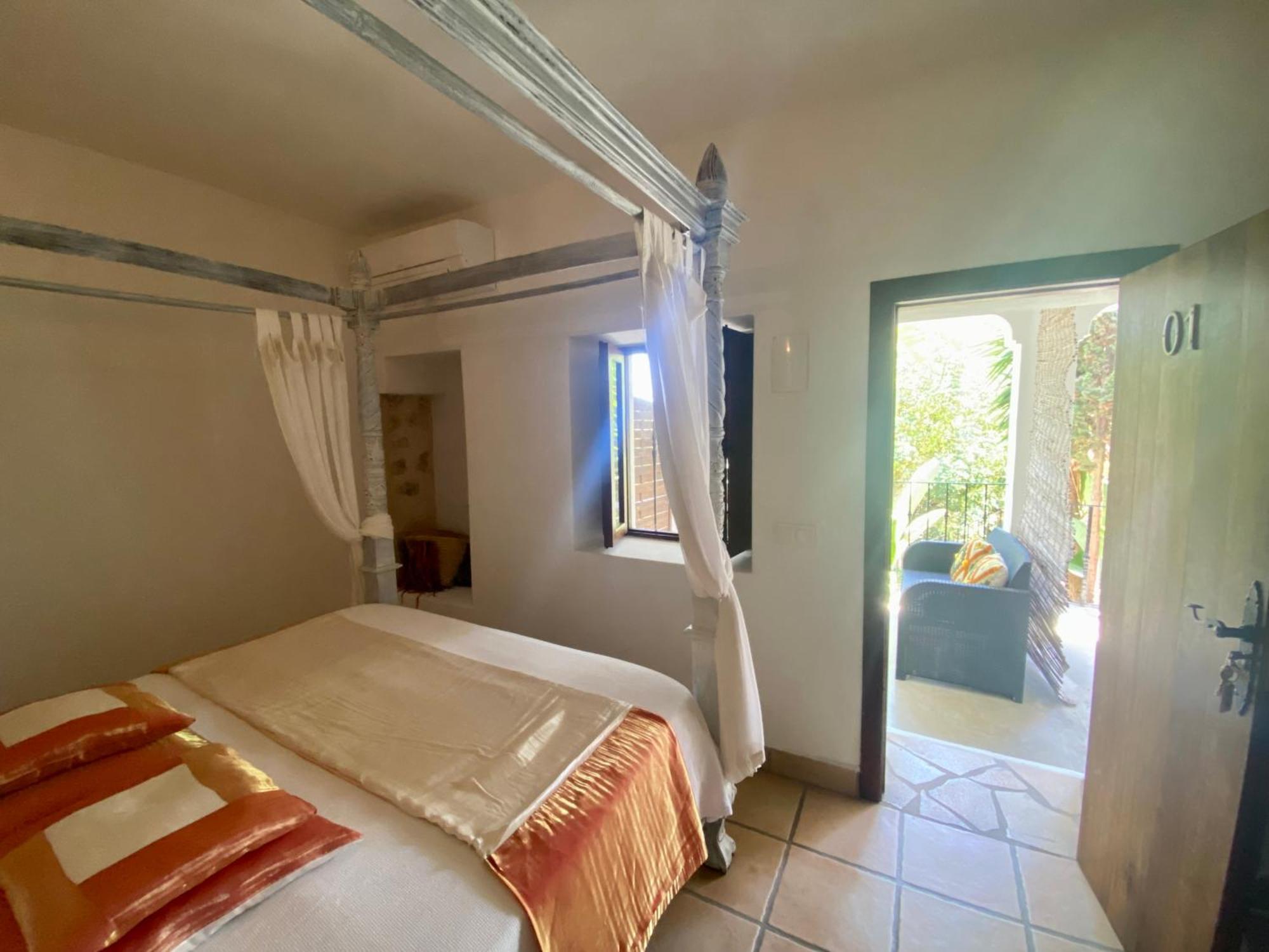 Buenavista Suites Hotel Boutique Санта Еулалия дел Рио Екстериор снимка